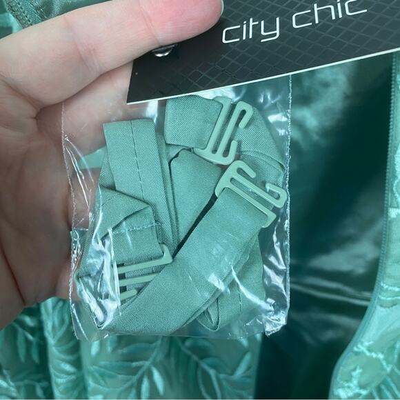 City Chic Seafoam Green Vine Embroidered Dress Sz.XXL(24) NWT - Picture 9 of 15